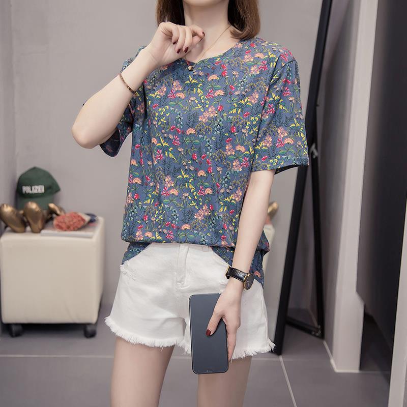 Женская футболка с цветочным принтом, с коротким рукавом - Лето 2023, Приталенный свободный крой, Модная омолаживающая блузка для мам