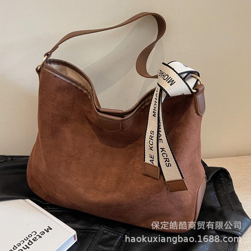 Сумка большой вместимости женская 2025 супер огонь мода замшевая сумка через плечо текстура для работы通勤 сумка-мессенджер тоут женская