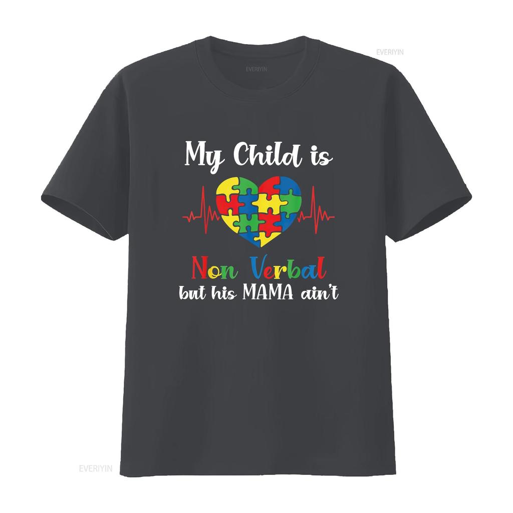 Женская футболка My Child Non Verbal But HIs Mama Ain t Autism Awareness Mom Shirt Черная винтажная стираная топ для повседневной носки Немного