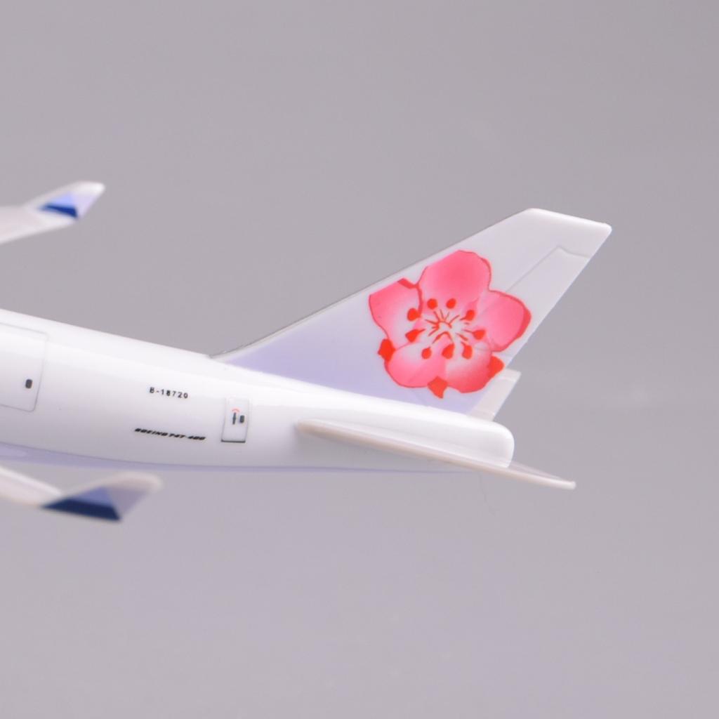 1/400 20см Масштабная модель Самолета B747 China Airways Cargo Модели Самолетов ABS Детская Игрушечная Модель Самолета Коллекционная с Основанием Люк Может Открываться