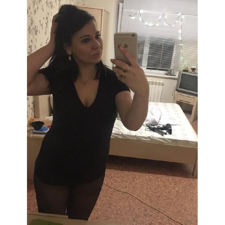 Spring Summer Autumn Solid Color Short Sleeved V-Neck Simple T-Shirt Slim Fit Sexy Temperament Fashionable Top Women'S Clothing