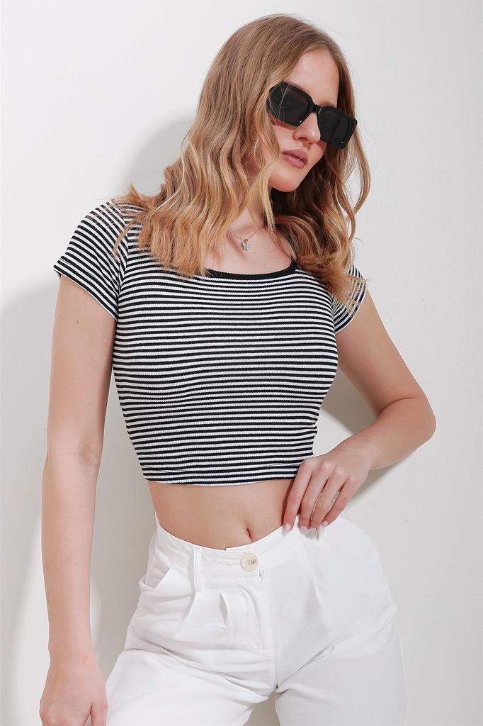 Женская блузка, модная бежевая укороченная блузка в полоску с квадратным воротником, новый сезон