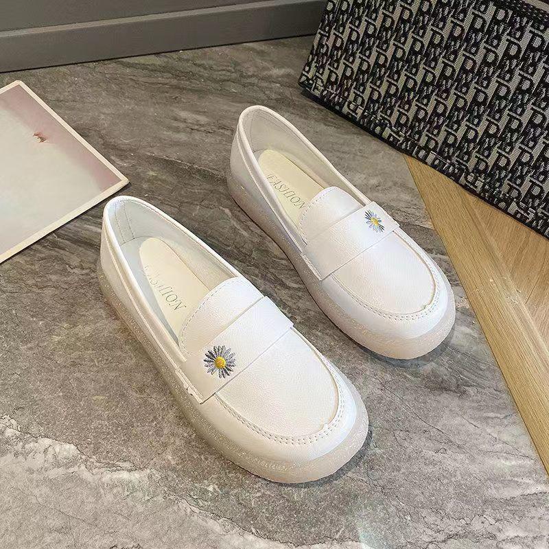 2025 Женские универсальные туфли на плоской подошве для медсестер - Белая кожа для весны и осени