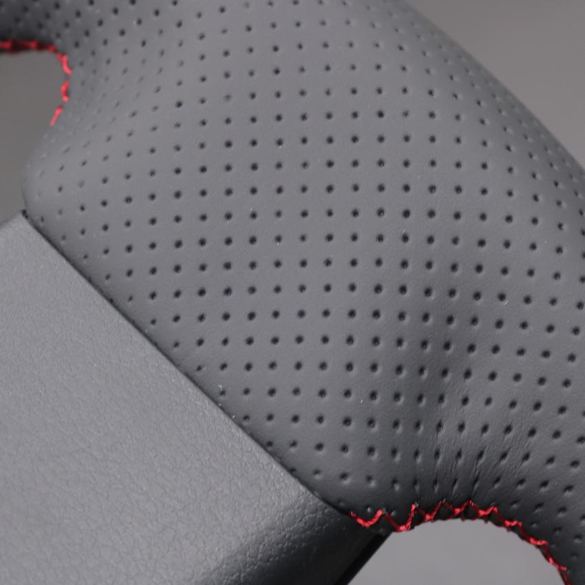 Черный искусственный кожаный чехол на руль автомобиля, сшитый вручную, нескользящий, мягкий, оплетка для Toyota Raize 2019-2024 Yaris 2023-2024