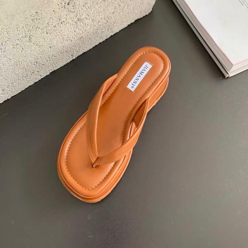 Женские тапочки с узором «елочка» на толстой подошве для лета 2024 года, новые модные и удобные женские босоножки большого размера на покатом каблуке