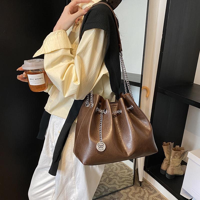 Soft leather handbag 2025 new women's bag simple retro small leather bag fashion cosmetic bag solid color chain diagonal backpack