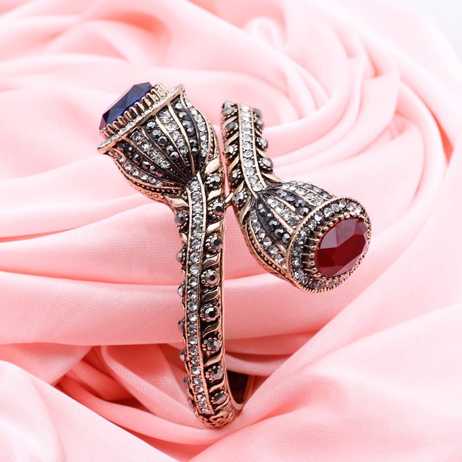 Женское кольцо в винтажном стиле