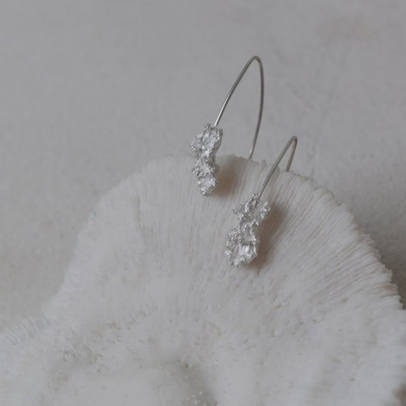 Mouvebament White mini drop Earring_Silver925