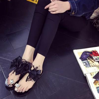 Бантик на носке модные женские сандалии летняя обувь новые универсальные на плоской подошве нескользящие мягкая подошва крутые шлепанцы