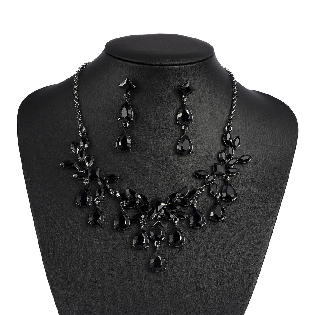 Высококлассное атмосферное преувеличенное колье, серьги, браслет, набор украшений.