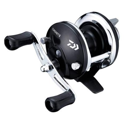 Daiwa Катушка с отверстиями Coronet 2 Черная Правая рукоятка Рыбалка/Корюшка (Модель 2020 года)