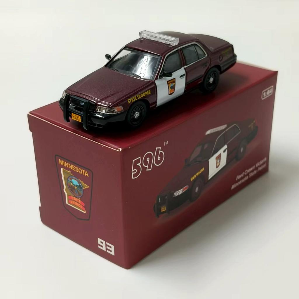 596 1:64 Crown Victoria Аляска Миннесота Литой Автомобиль Литье под давлением и Игрушечные Транспортные Средства Модель Автомобиля Миниатюрная Масштабная Модель Автомобиля Для Детей