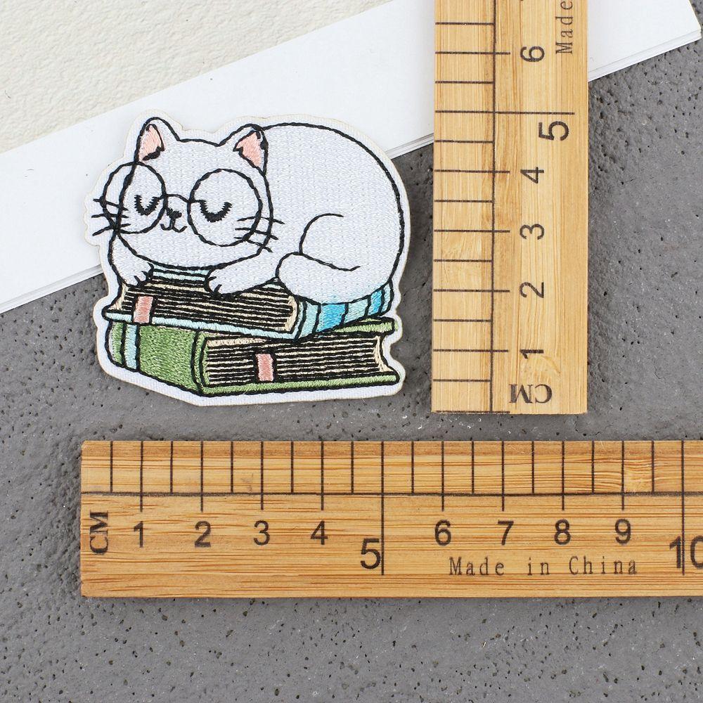 Значки, джинсы, детская одежда, нашивки для одежды, вышивка кота, нашивки с вышивкой кота, аппликации в виде кота