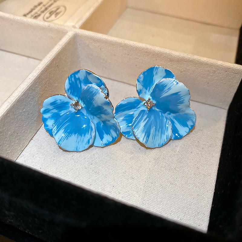 Vintage Steel Teardrop Cat Eye Earrings for Women - Retro, High-End, Versatile Fashion Ear Studs