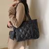Niche Design Versatile Handbag Large Capacity Down Tote Bag Women's 2025 Winter Fashion Commuter Shoulder Bag