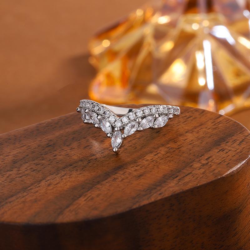 Сверкающее кольцо-корона с бриллиантами V-образной формы с серебряным покрытием из белого золота, кольцо с бриллиантом 'конский глаз' для леди, ювелирный подарок для вечеринки, дня рождения
