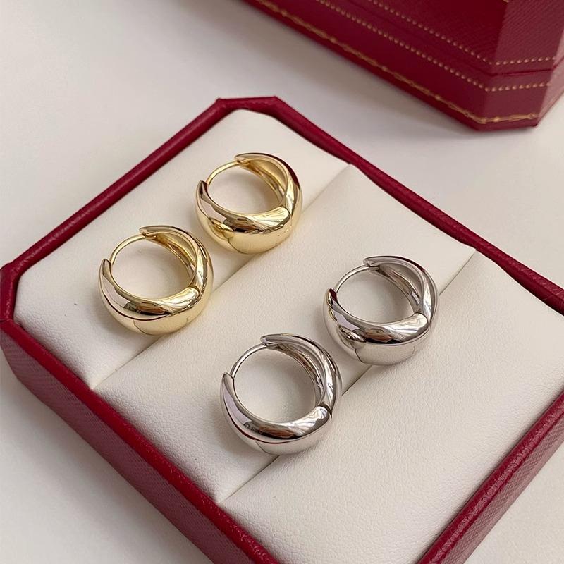 Серьга-гвоздик в виде капли Женский нишевый дизайн Легкая роскошь Чувство зрелости Темперамент Простая Французская Мода Круг Ins Стиль Серьги Гвоздики Универсальные Повседневная Носка