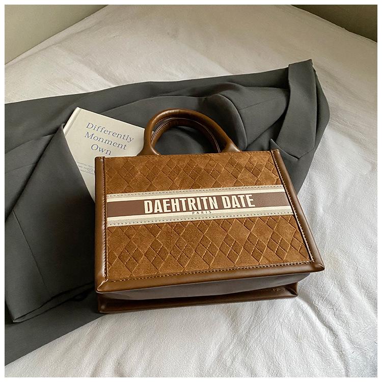 Сумка премиум-класса в стиле ретро большой вместимости женская 2025 новая универсальная сумка-мессенджер для通勤 модная сумка-тоут