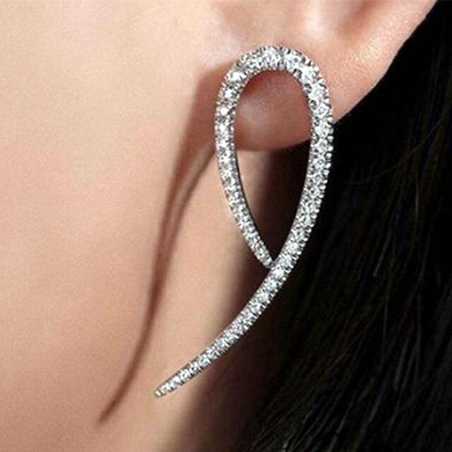 Huitan Fashion Геометрические женские серьги серебряного цвета с белым кубическим цирконием Современные женские аксессуары для ушей Модные ювелирные изделия