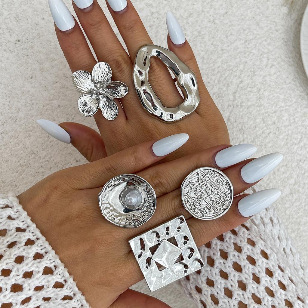 Кольцо geometricheskoe hollow с жидким металлом в стиле wind, Модное irregular pleated flower ring