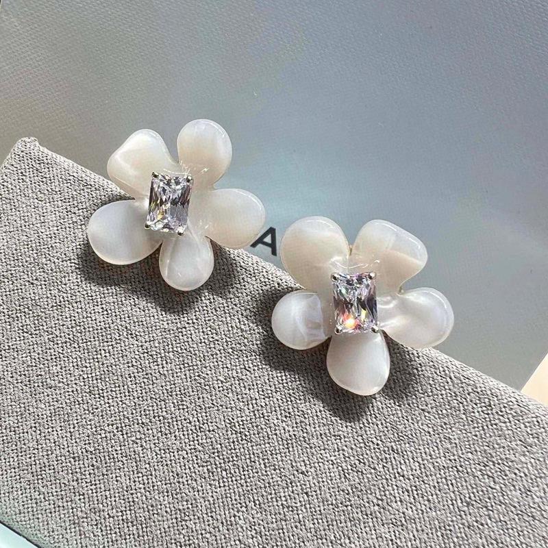 HEFANG Набор: Серебряное ожерелье с фрезией и серьги с цветочными драгоценными камнями - Женский японский/корейский стиль