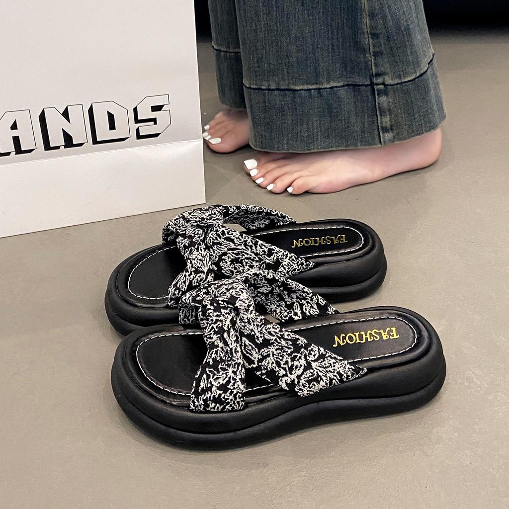 Fashion Slippers Women Summer Luxury Slides Sliders Shoes Pantofle Shale Female Beach Platform Designer Rubber 2025 Sabot Fashion