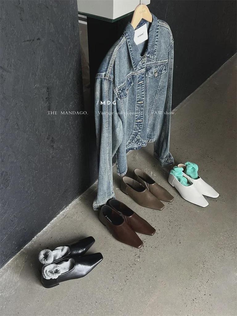 Туфли из мягкой кожи на квадратном каблуке в стиле ретро 2024 года