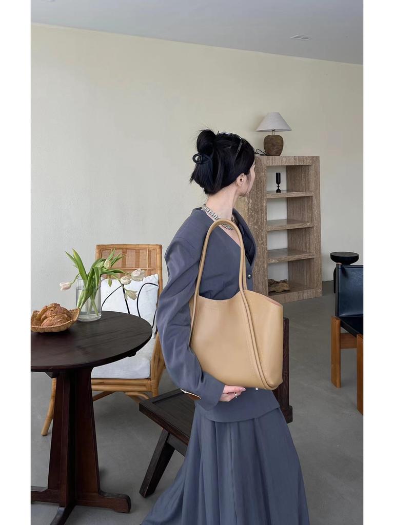 2025 Женская большая дизайнерская сумка из мягкой кожи, вместительная сумка через плечо из коровьей кожи