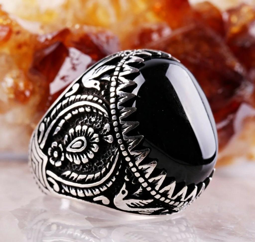 2022 Новое инкрустированное кольцо класса люкс для мужчин с желтым янтарным кристаллом, кольцо в стиле ретро для личности, для посещения банкетной вечеринки, ювелирное изделие