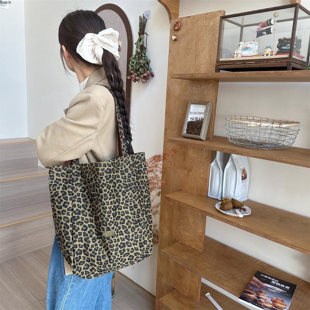 Холщовая сумка с леопардовым принтом: Женская сумка через плечо большой вместимости, коллекция Осень/Зима 2024, новый дизайн двойной сумки.