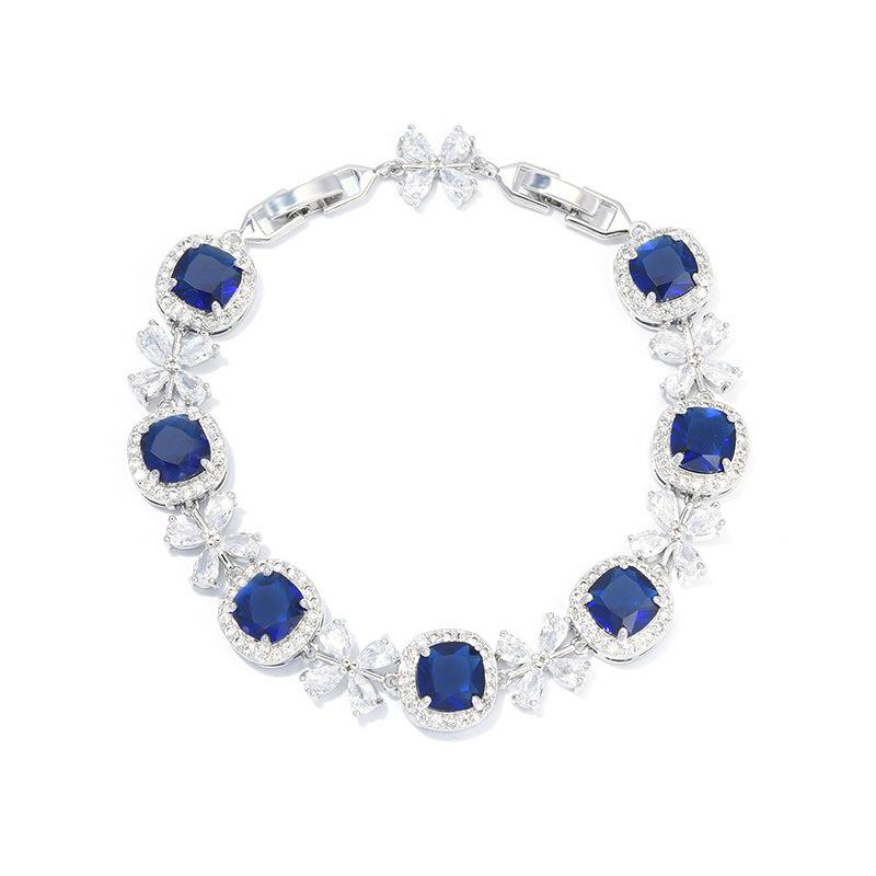 Новая корейская версия браслета Leisure Joker Zircon для девочек Niche Flowers Luxury and Exquisite.