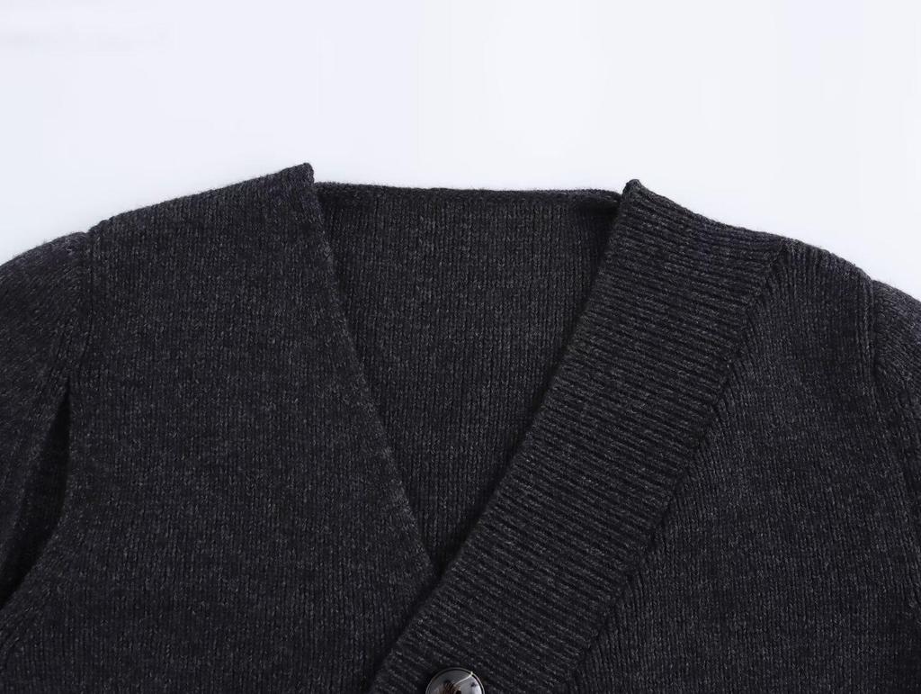 Элегантный вязаный кардиган с V-образным вырезом и двубортной застежкой - Женская мода осень/зима