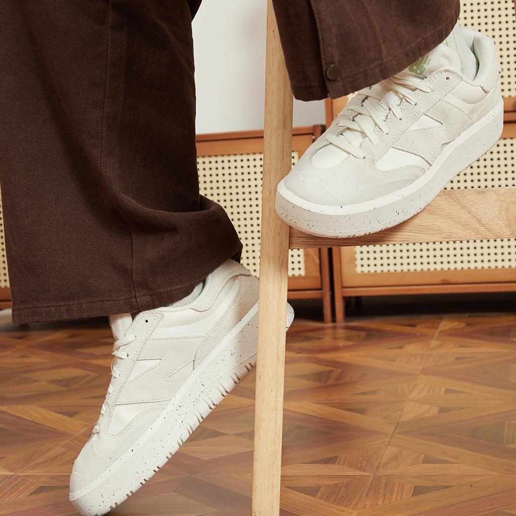 New Balance CT302 Бело-зеленые унисекс кроссовки кремовые CT302DA