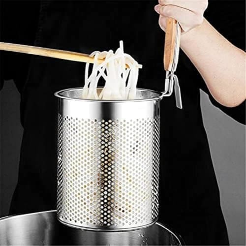 Farigrut Udon Strainer, Flat Bottom, Wooden Handle, Stainless Steel, with Hook, for Draining Pasta, Frying Dregs, and Noodles, Perfect for Boiling and