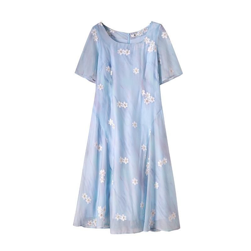 Женское летнее платье больших размеров с синим цветочным узором и короткими рукавами