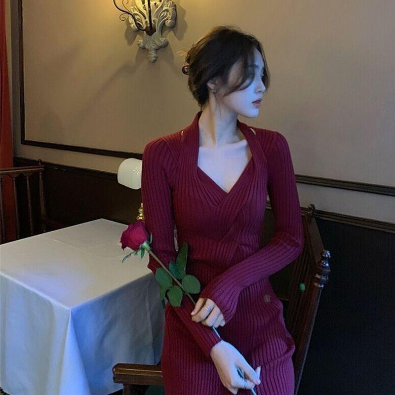 С пальто, маленькое черное платье, базовый темперамент, черное облегающее трикотажное платье с V-образным вырезом, осень и зима женское