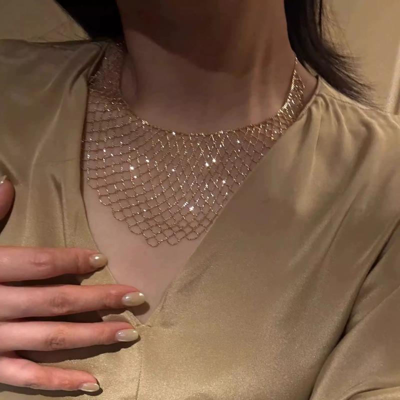 Woven reticulated lace wide necklace, European and American fashionable women's 18k gold-plated flash banquet