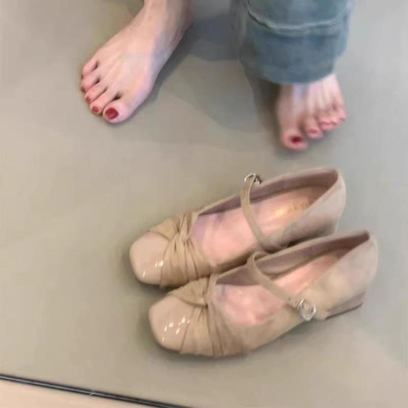 Туфли Мэри Джейн в сказочном стиле женские 2025 осень новый французский стиль с юбкой темперамент одинарные туфли толстый каблук легкий рот маленькие кожаные туфли