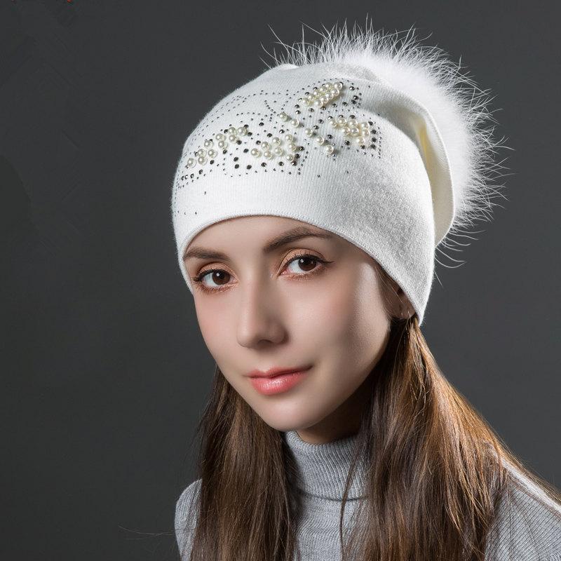 Жемчужная вязаная шапка с бриллиантами и бабочкой, женская зимняя меховая шапка с шариком енота, теплый универсальный пуловер, шапка