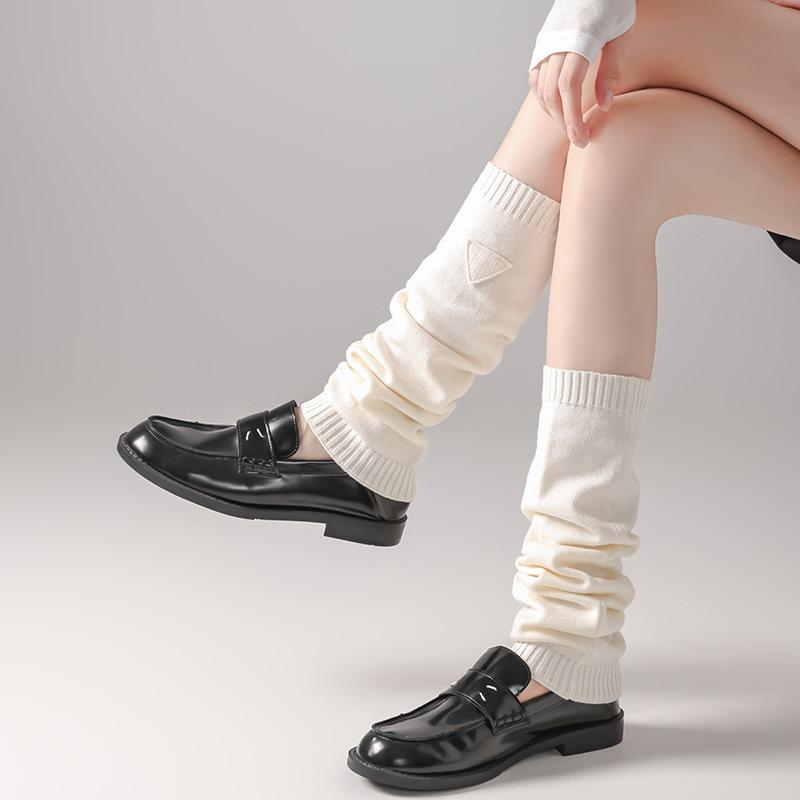 Женские осенние носки нового стиля однотонные универсальные вязаные серые с махрой