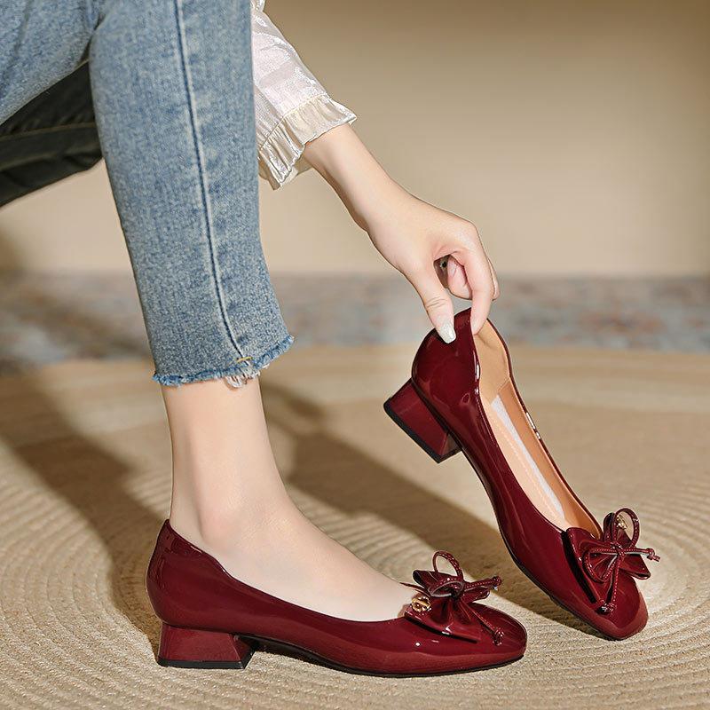 Модная лакированная женская летне-осенняя обувь с квадратным носком, милым бантом и элегантным низким каблуком 3 см, туфли-лодочки для офисной леди, комфорт
