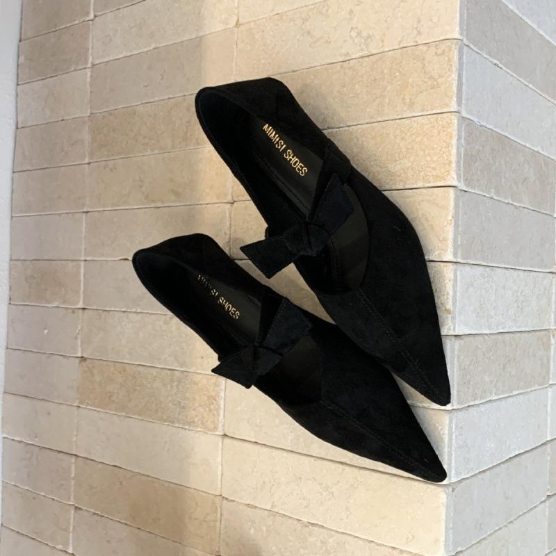 Французские туфли Мэри Джейн из замши на толстом каблуке с острым носком женские 2025 весна и осень новые вечерний бриз с юбкой низкий каблук одинарные туфли женские туфли