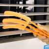 Двухсторонняя щетка для чистки автомобильных вентиляционных отверстий с мягкой щетиной. Инструмент для детализации салона и приборной панели для удаления пыли. Многоразовый. Незаменимый аксессуар для автомобиля.
