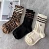 Леопардовый принт ретро три полоски повседневные спортивные носки средней длины
