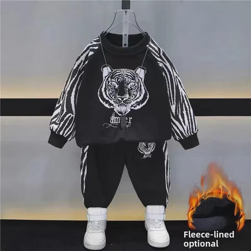 Зимний бархатный спортивный костюм для мальчиков 2023 г.: Стильный комплект из толстовки с круглым вырезом и спортивных штанов для детей