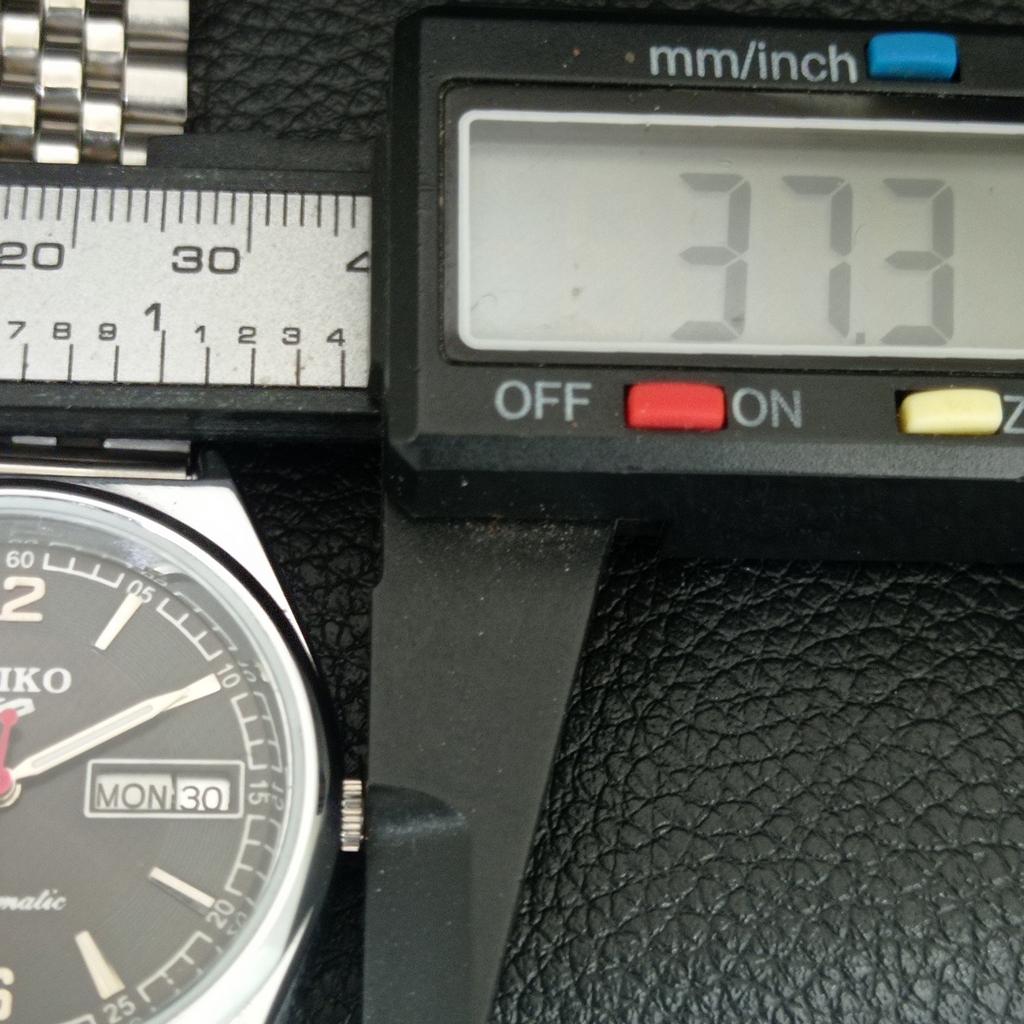АВТОМАТИЧЕСКИЕ ВИНТАЖНЫЕ ВОССТАНОВЛЕННЫЕ МУЖСКИЕ ЧАСЫ SEIKO 5 ЯПОНИЯ ЧЕРНЫЙ ЦИФЕРБЛАТ a444355-1