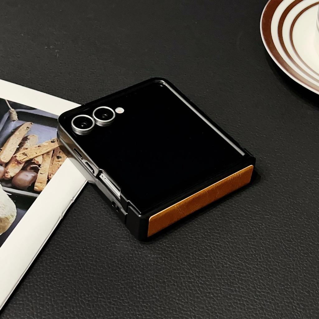 Магнитный чехол-книжка из кожи Crazy Horse для Samsung Z Flip7, Совместим с Flip6/5, Трехсекционный, Складной, Защита от падений.