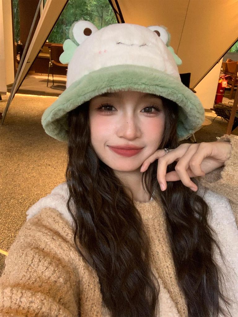 Теплая шляпа-ведро контрастного цвета с лягушкой на осень/зиму 2024 года — модная и милая шляпа-тазик с большой окружностью головы