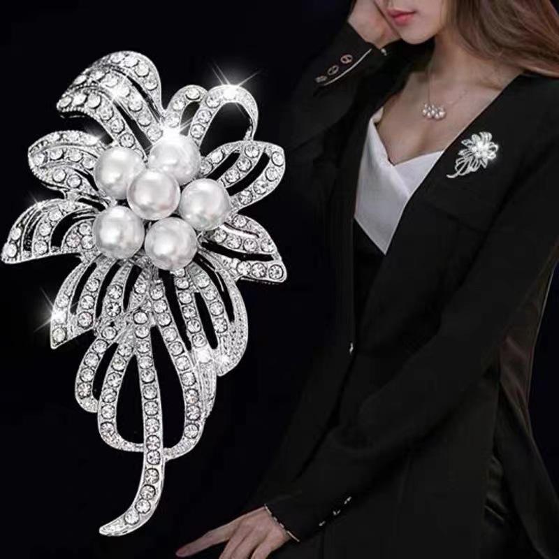 Fashion Crystal Brooch For Women Designer Shiny Rhinestone Pearl Flower Brooches Clothing Pins Party Jewelry Gifts