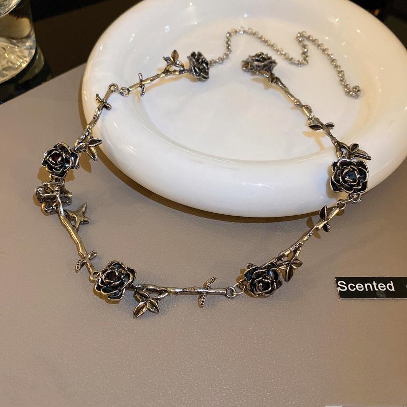 GemChic Women's Retro Camellia Flower Leaf Collarbone Necklace Personalized Clavicle Chain Birthday Christmas Jewelry Gift